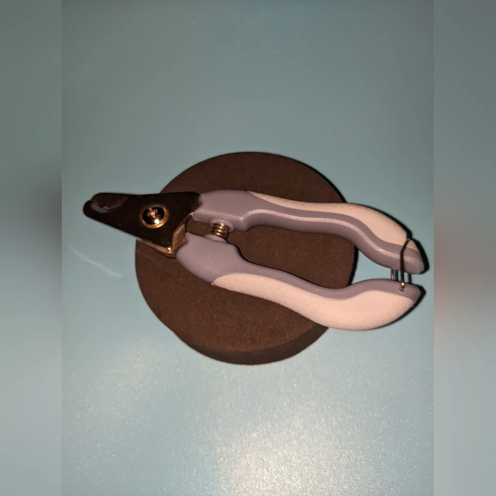 Nail clippers for small to medium size dogs and all cats